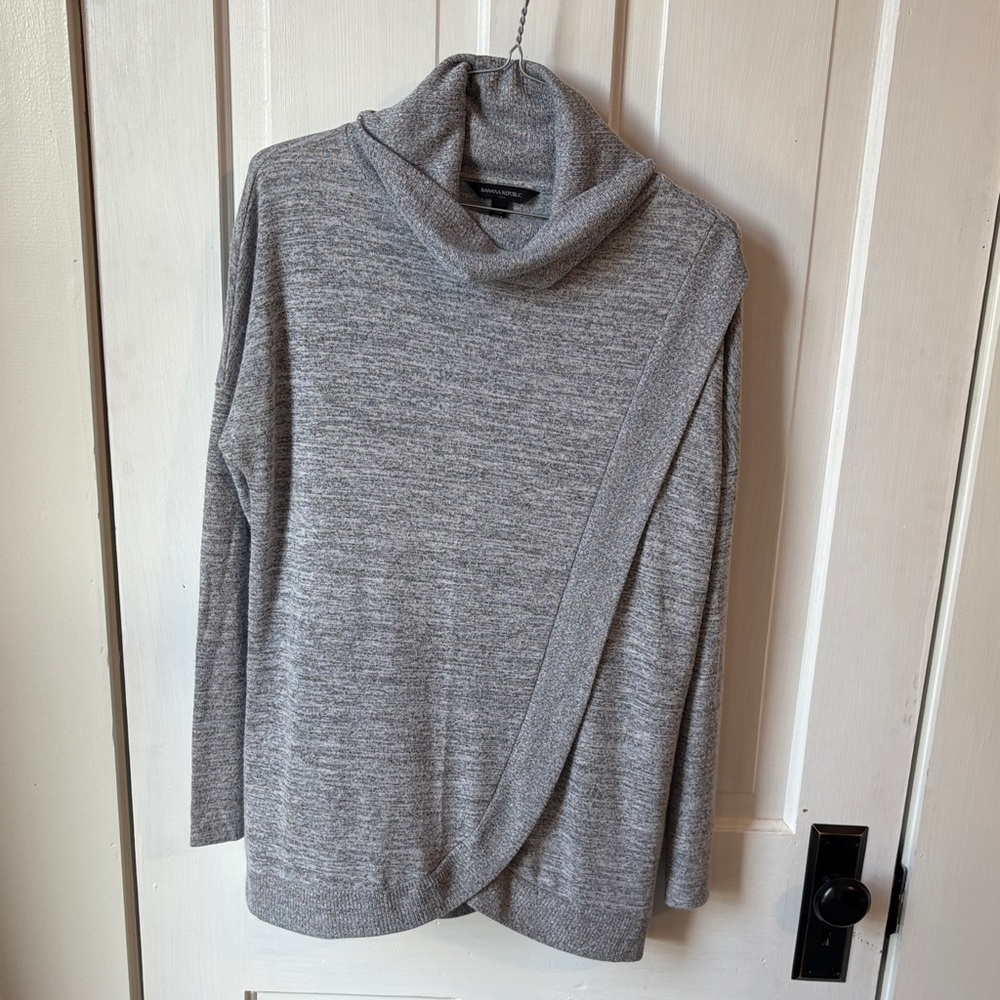 Gray Cowl Neckā Women's Sweater